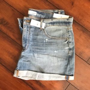 ⭐️ Cuffed destroyed denim shorts from Loft